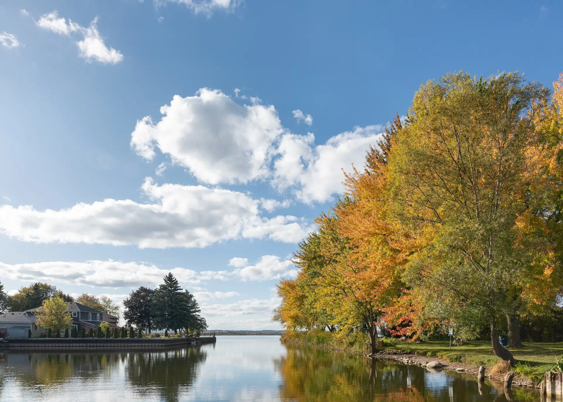 Fall colours on the water in Keswick